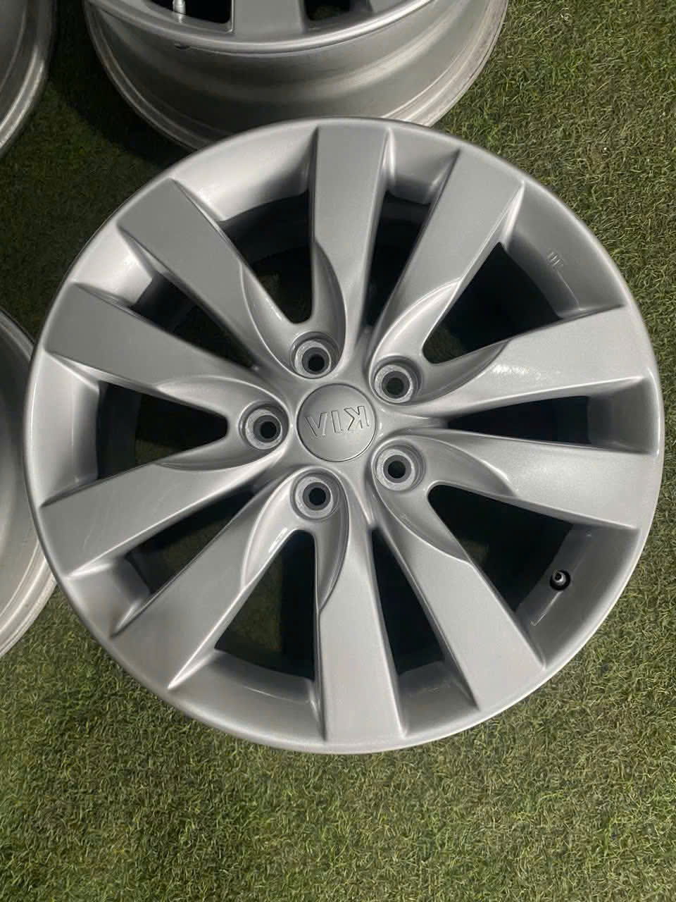 Mâm Kia Forte lắp lốp 215/45R17 theo xe