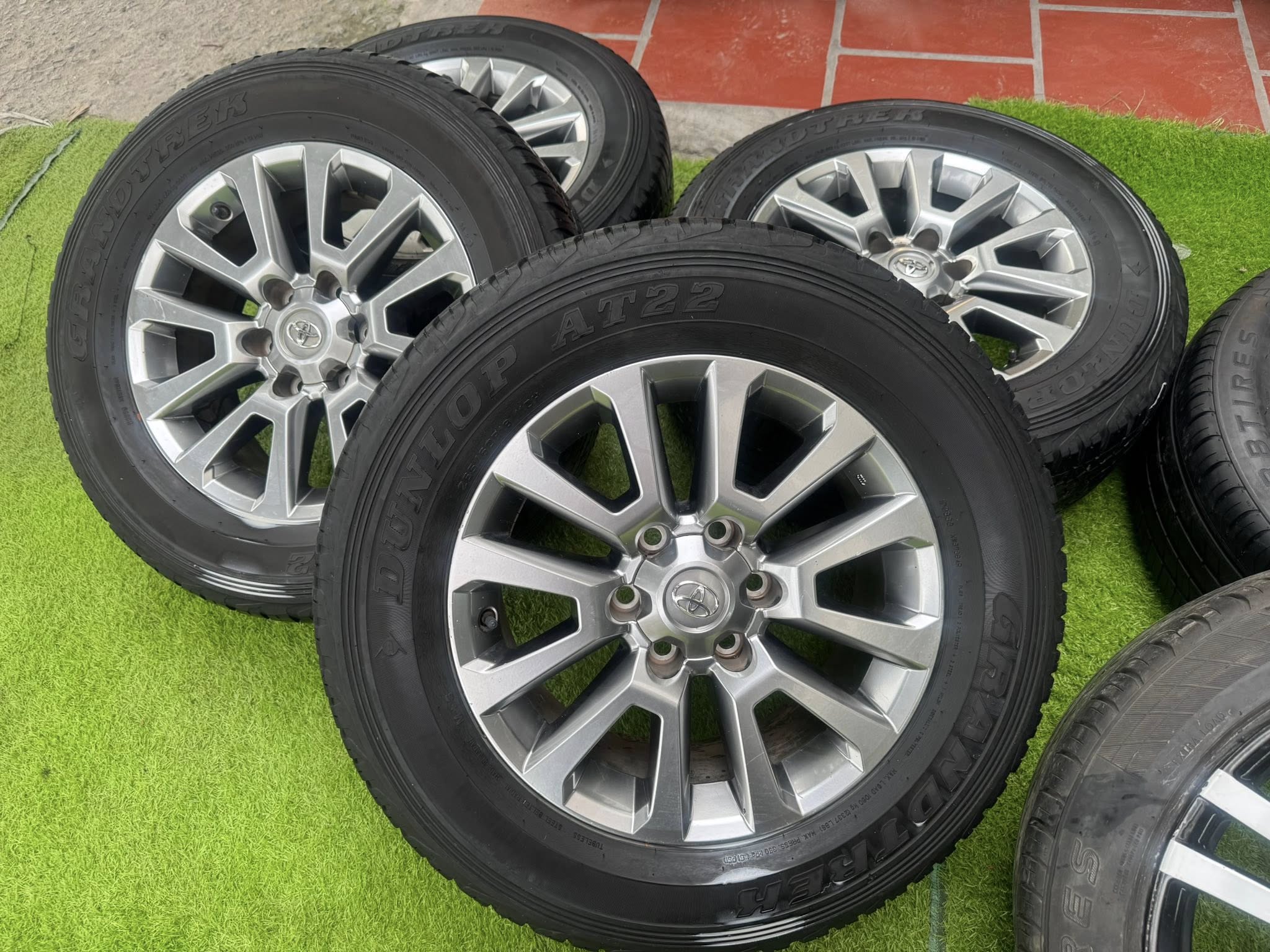 Bộ Mâm Lazang Toyota Land Cruiser Prado VX 18 inch lắp lốp 265/60R18