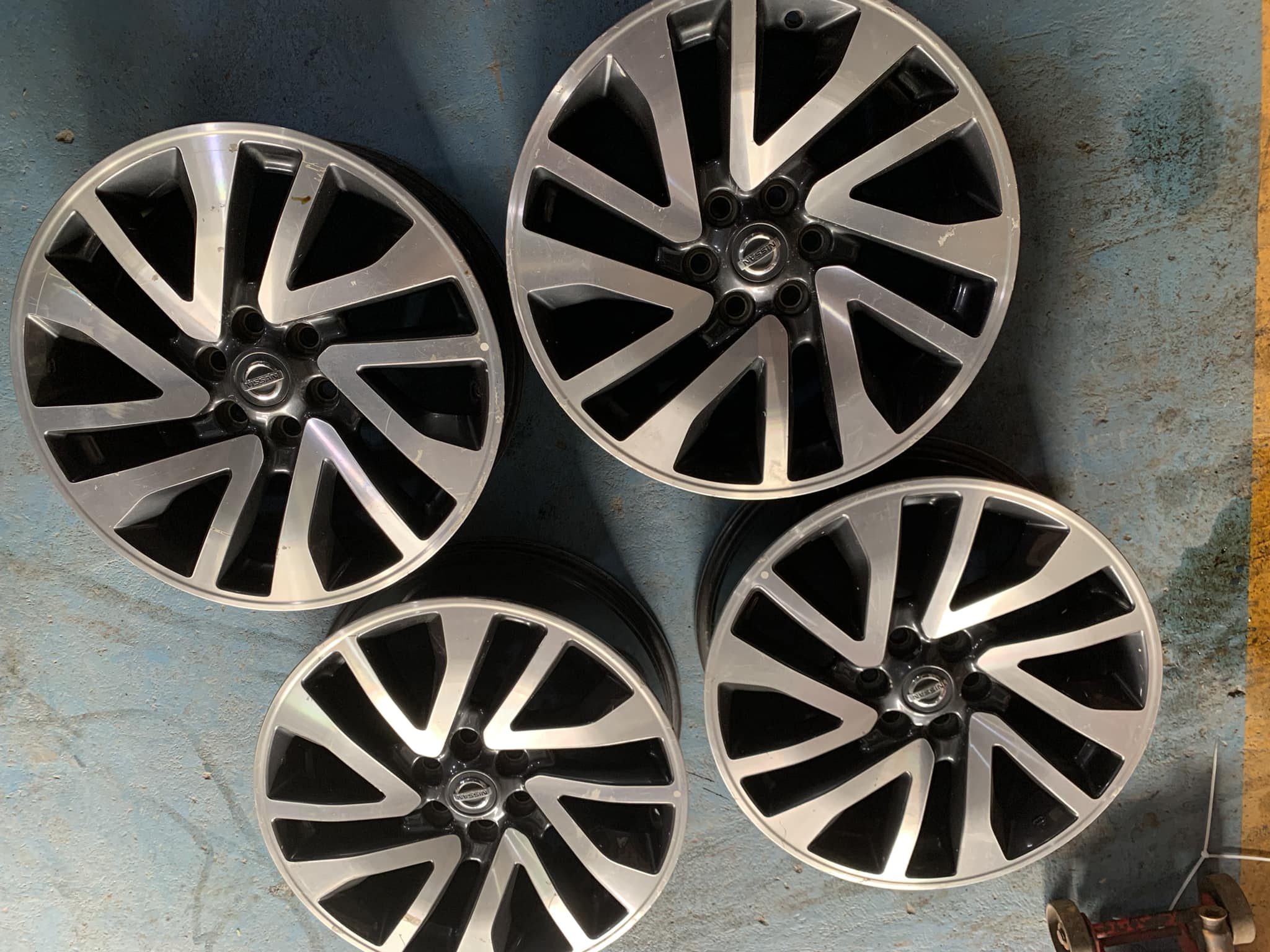 Mâm Nissan Navara N300 lắp lốp 255/60R18