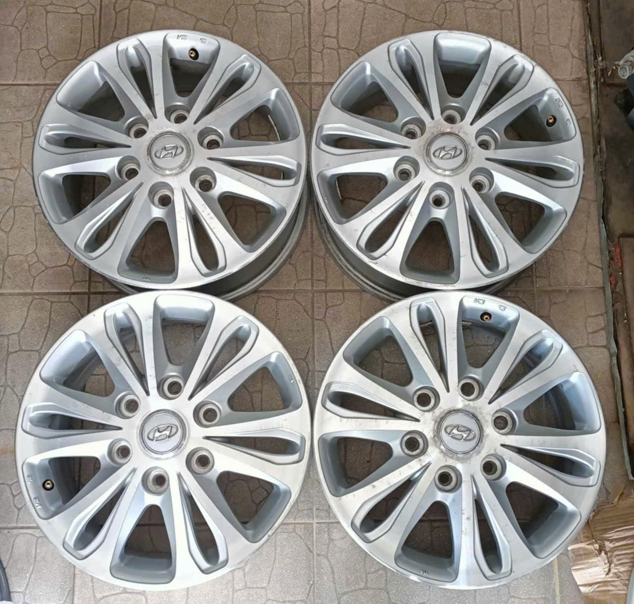 Mâm Lazang Hyundai Starex 16 inch tháo xe lắp lốp 215/70R16