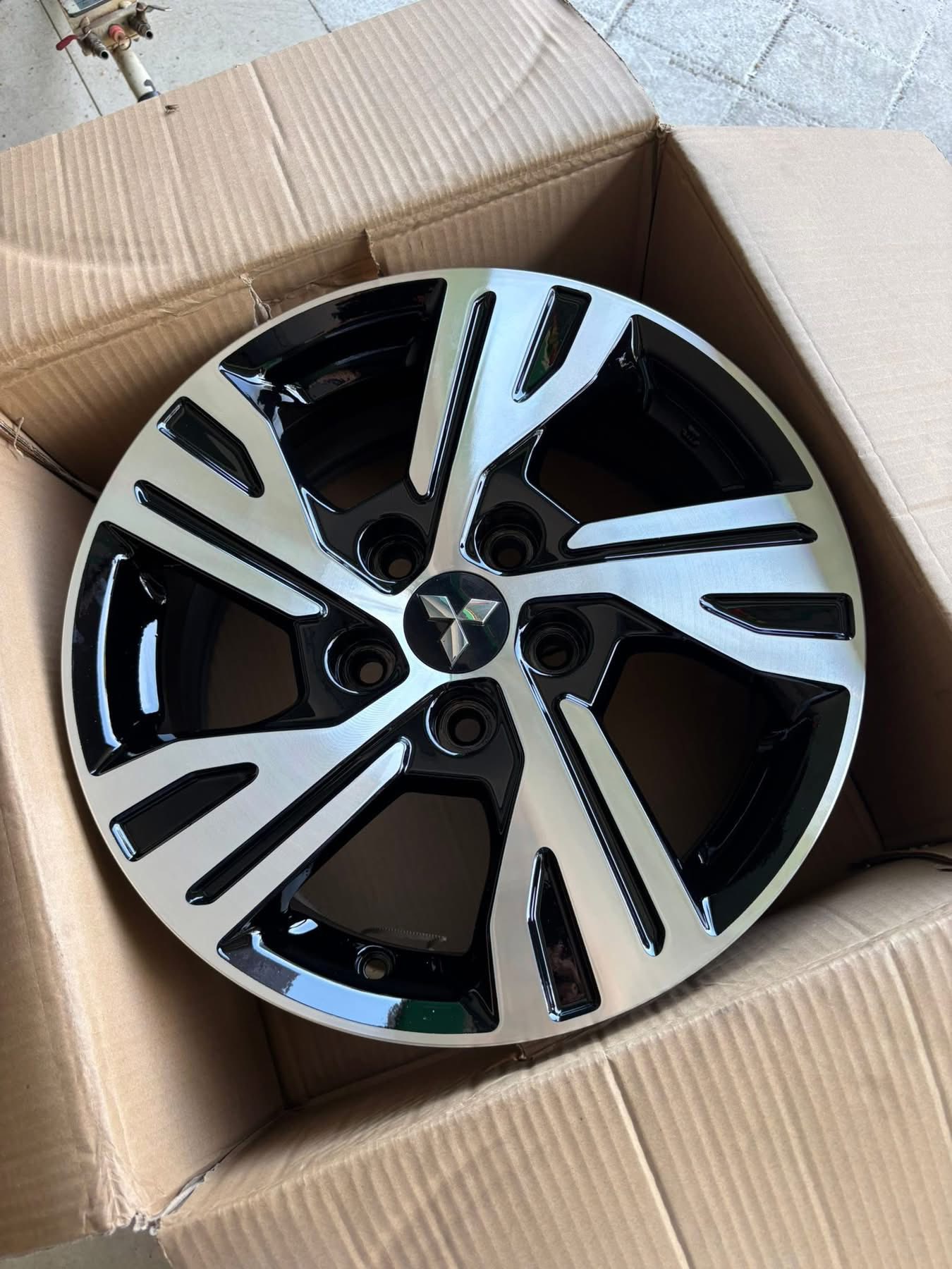 Bộ mâm lazang Mitsubishi Xpander 16 inch  lắp lốp 205/55R16