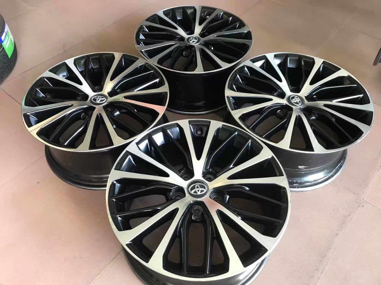 Mẫu mâm lazang theo xe 18 inch lắp Vinfast Limo Green
