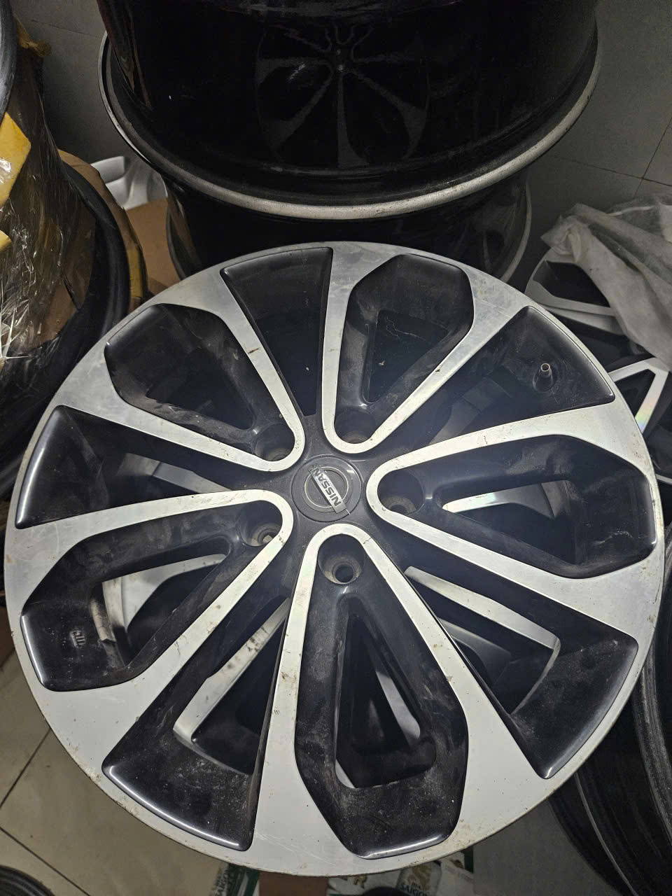 Mẫu mâm lazang theo xe 18 inch lắp Vinfast Limo Green