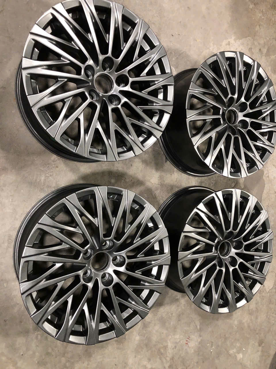 Mẫu mâm lazang theo xe 18 inch lắp Vinfast Limo Green