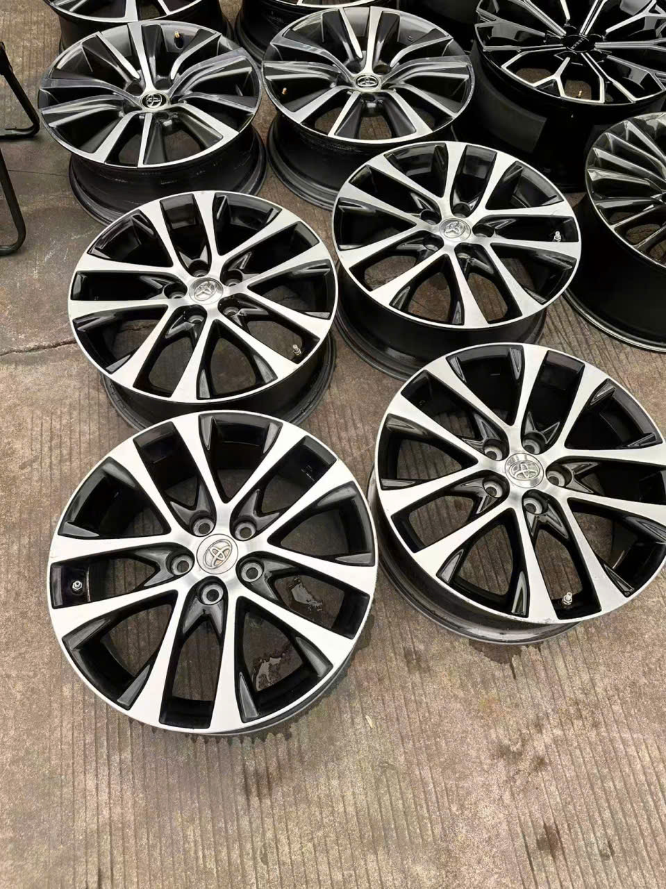 Mẫu mâm lazang theo xe 18 inch lắp Vinfast Limo Green