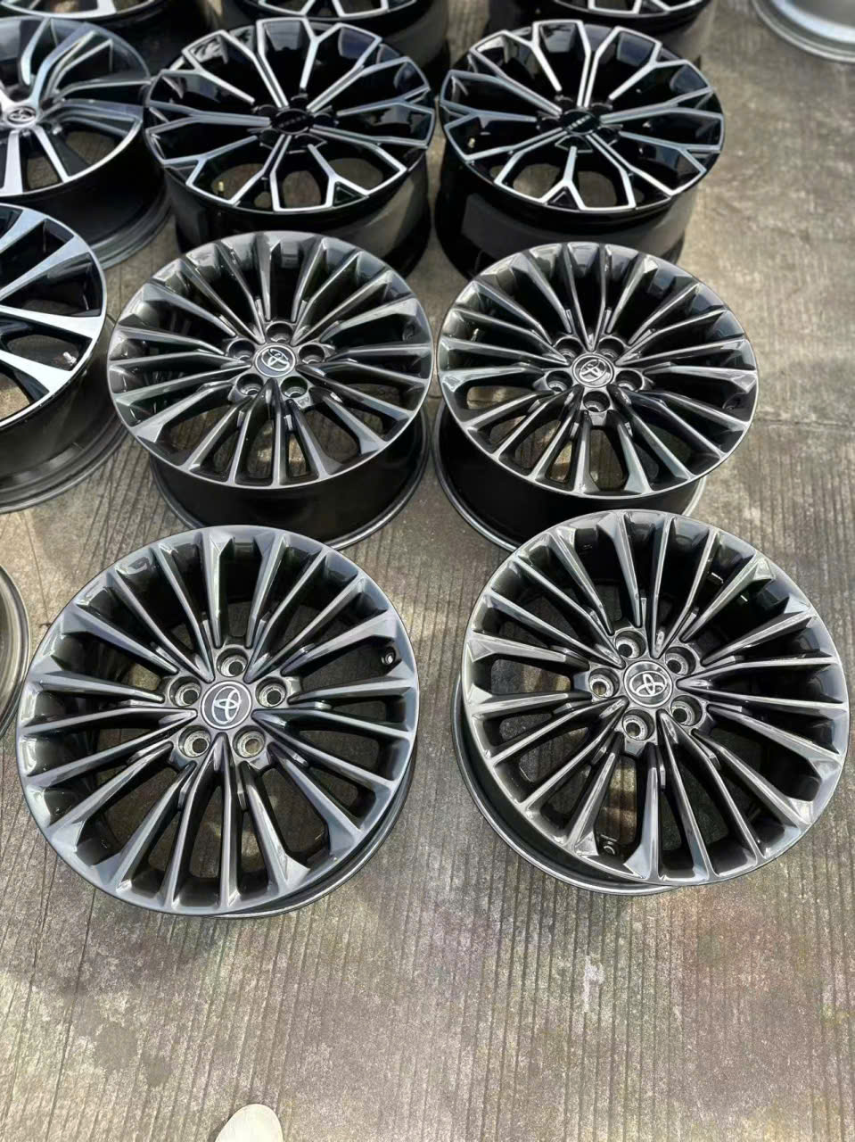 Mẫu mâm lazang theo xe 18 inch lắp Vinfast Limo Green