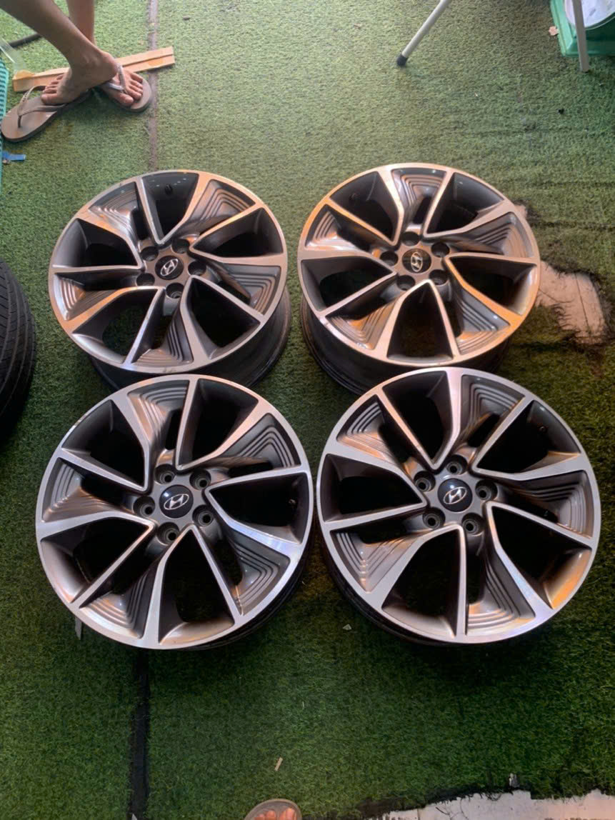 Mẫu mâm lazang theo xe 18 inch lắp Vinfast Limo Green