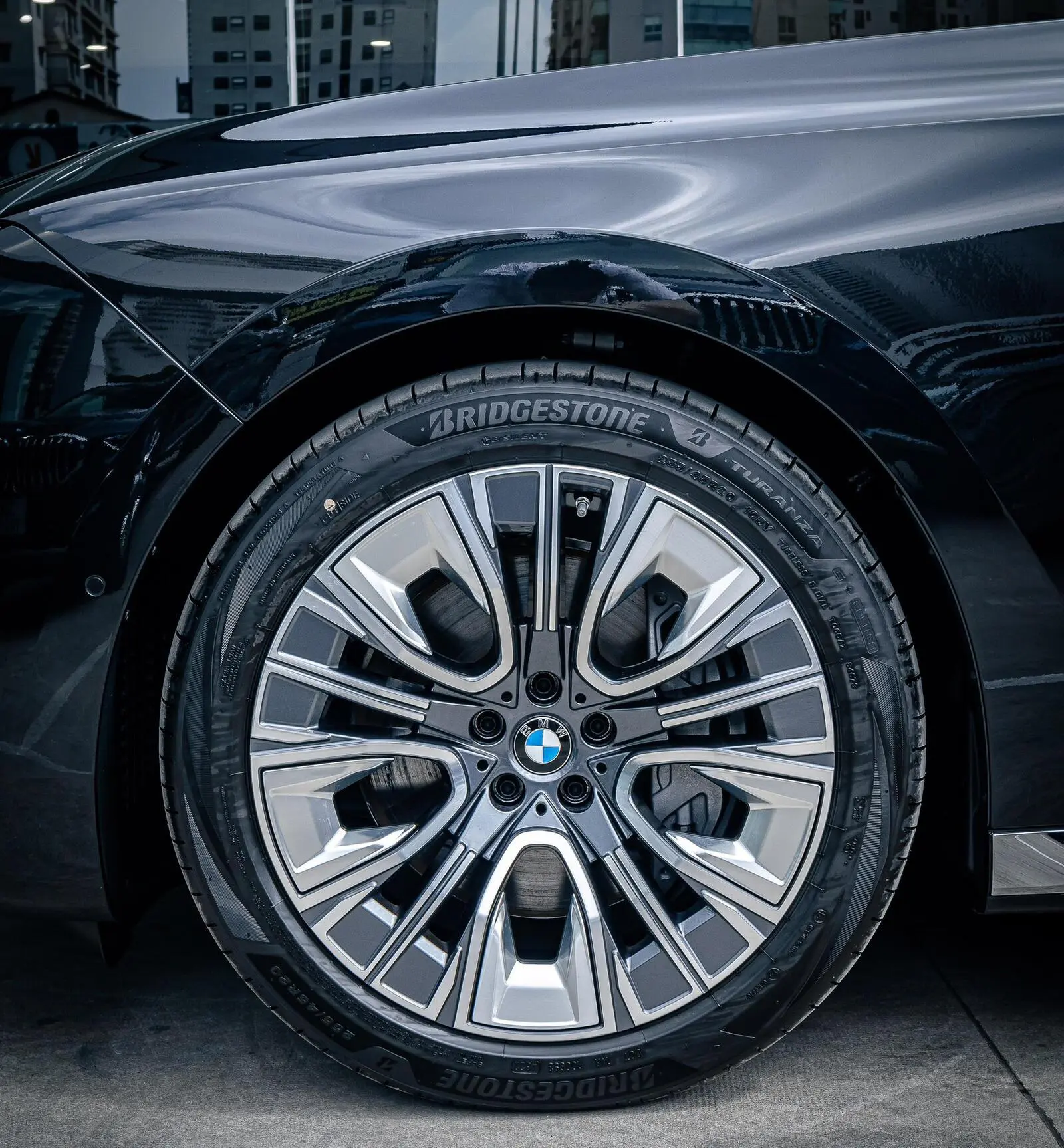 Mâm lốp Lazang BMW lướt 740i Pure Excellence 2023 20 inch chính hãng tháo xe