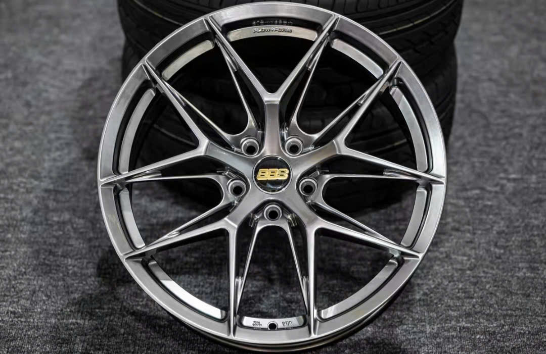 Mẫu mâm lazang theo xe 18 inch lắp Vinfast Limo Green