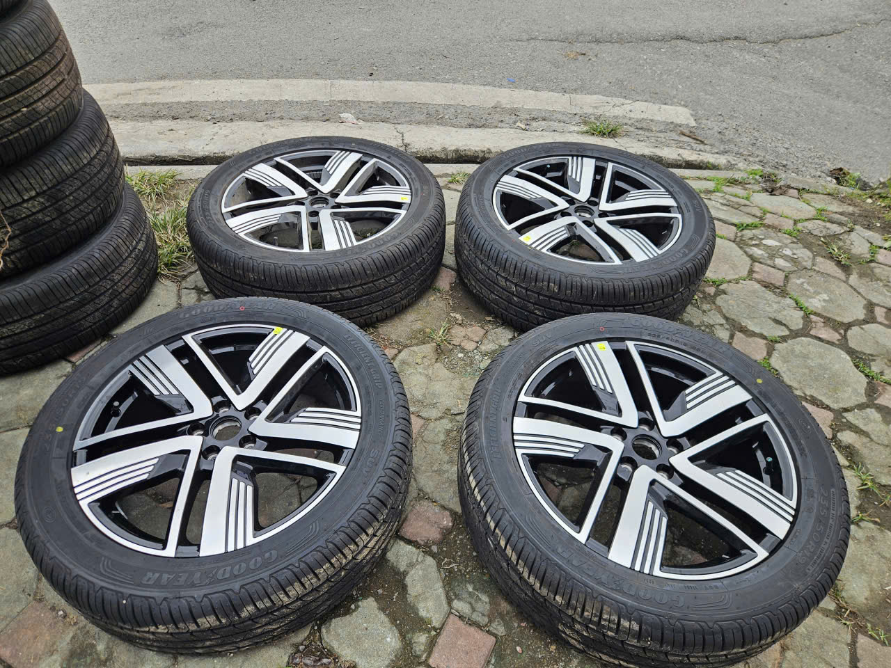 Mâm lazang lốp Ford Territory 2025 19 inch lốp 235/50R19 Goodyear mới 100%