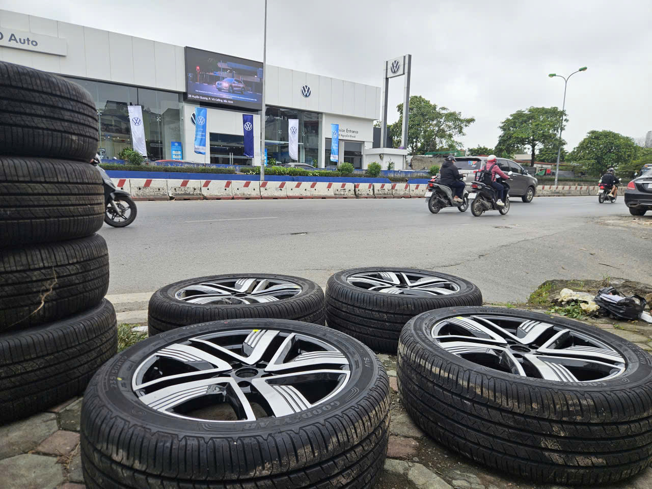 Mâm lazang lốp Ford Territory 2025 19 inch lốp 235/50R19 Goodyear mới 100%