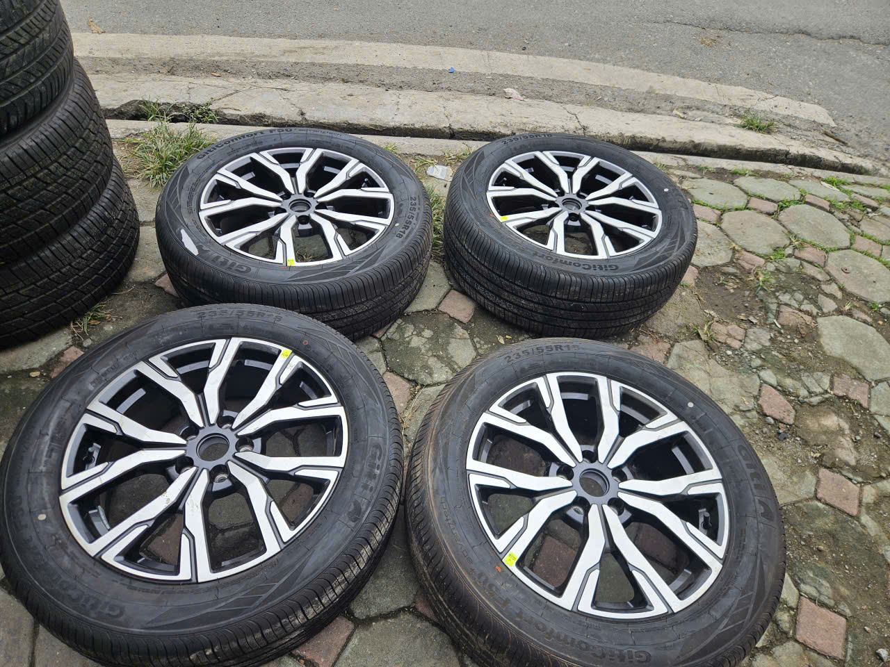 Mâm lazang lốp Ford Territory 2025 19 inch lốp 235/50R19 Goodyear mới 100%