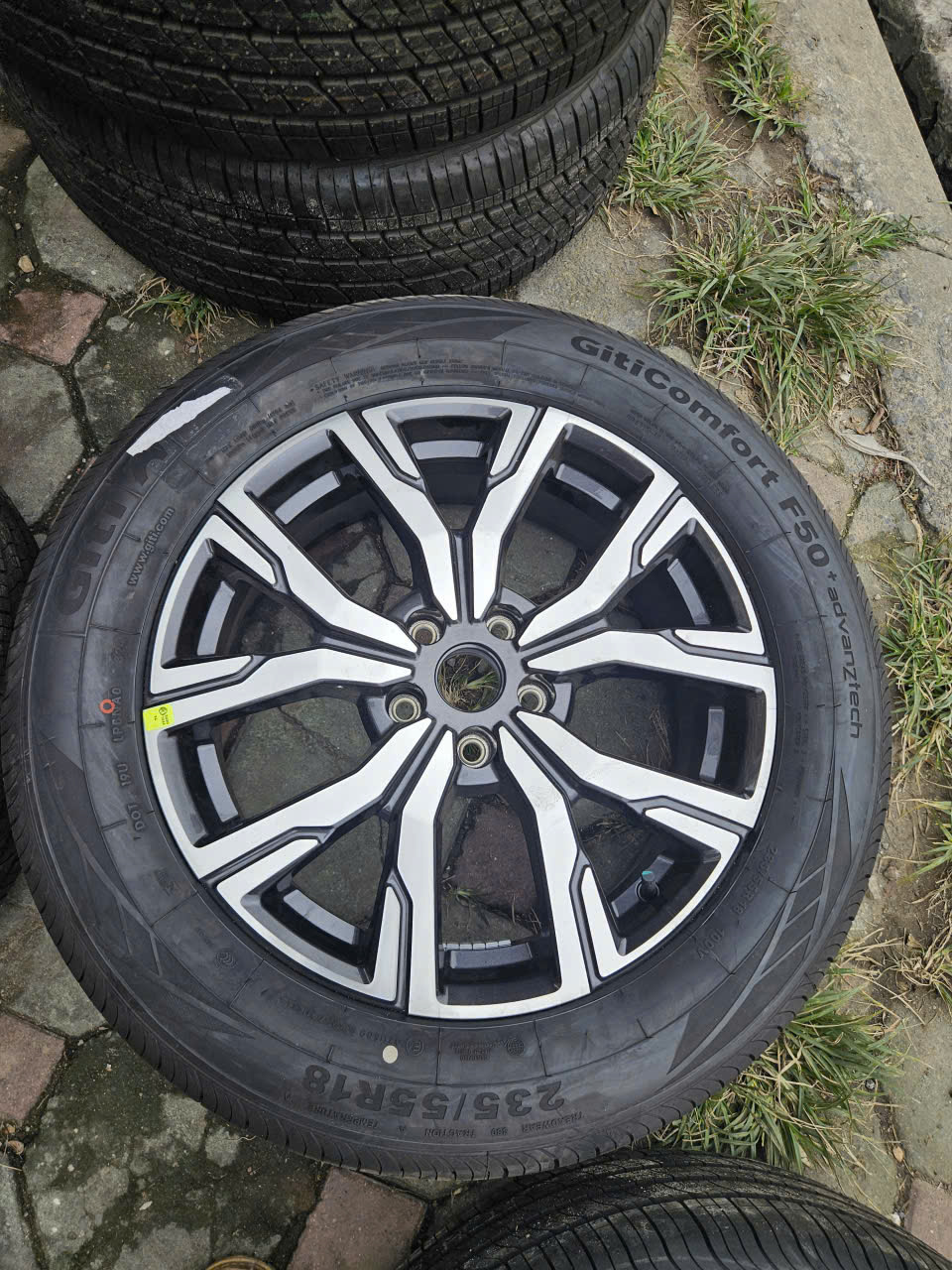 Mâm lazang lốp Ford Territory 2025 19 inch lốp 235/50R19 Goodyear mới 100%