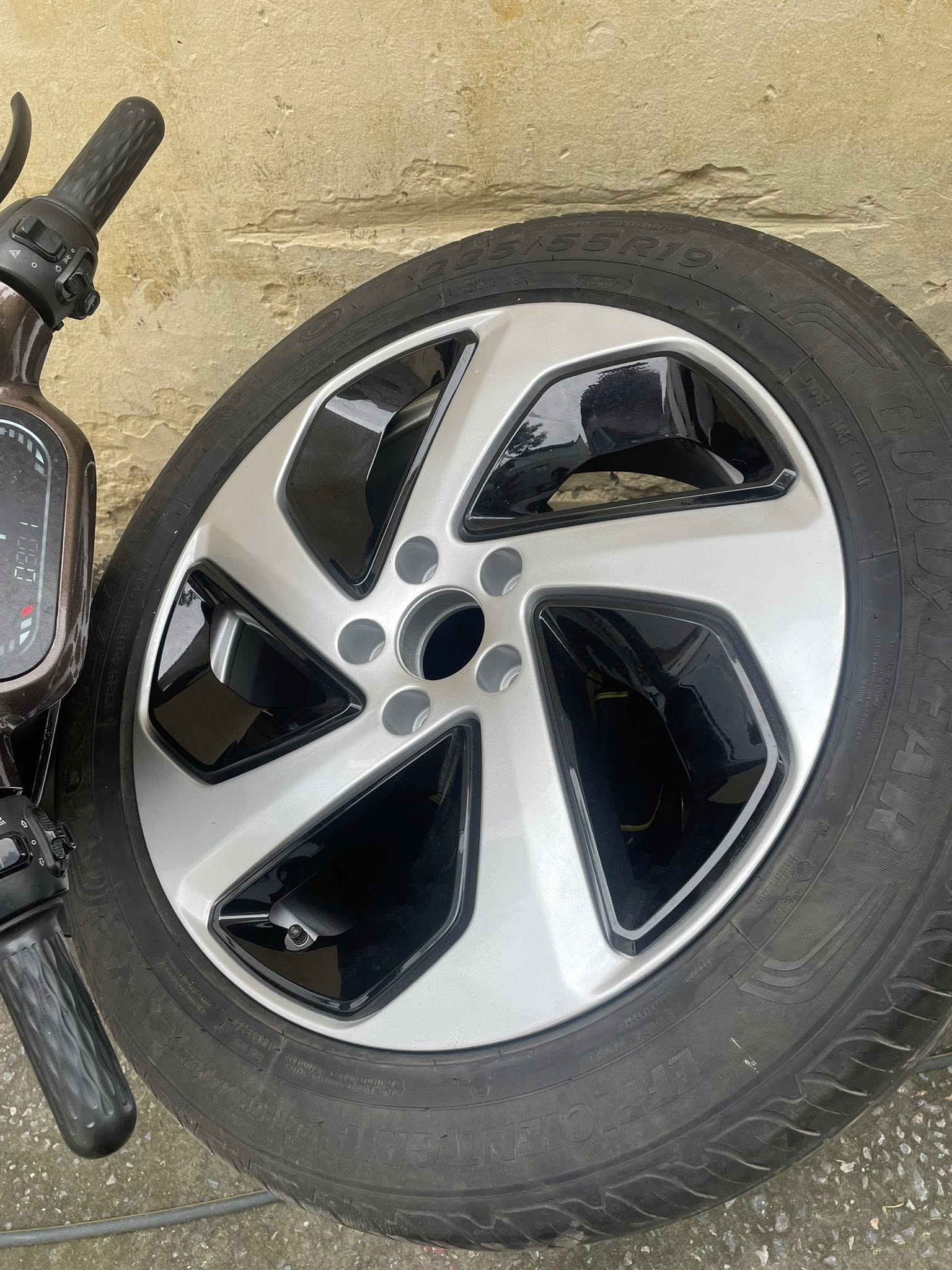  Mâm Lazang 2025 Vinfast VF8 Eco 19 inch chính hãng tháo xe