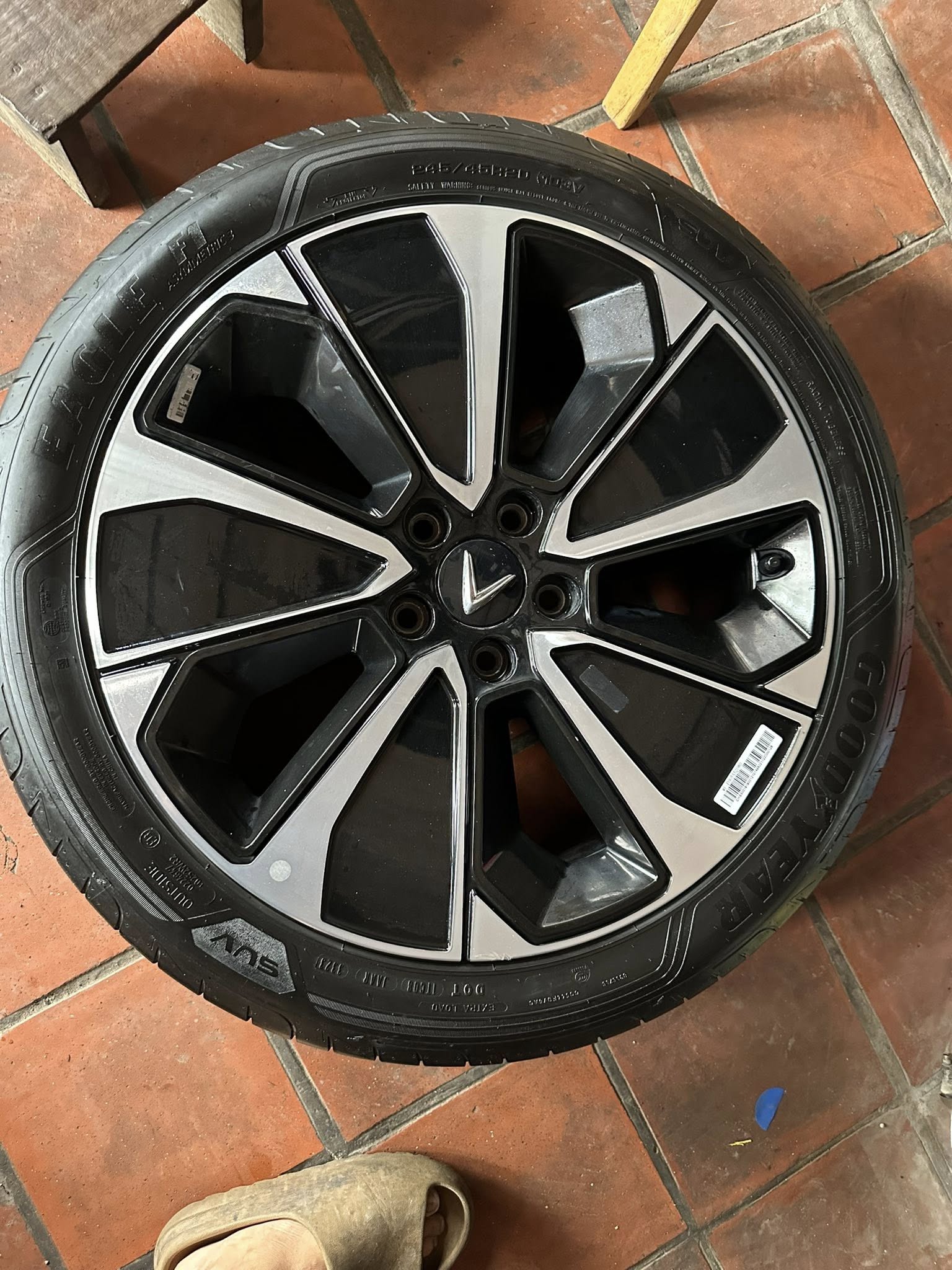 Mâm Lazang 2025 Vinfast Vf8 Plus 20 inch chính hãng tháo xe