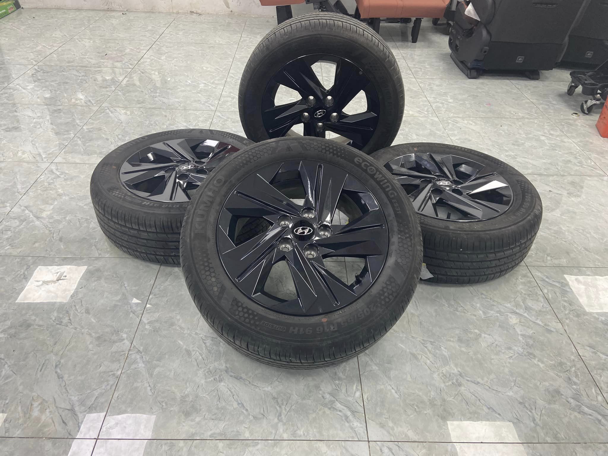 Mâm Hyundai Elantra lắp lốp 205/55R16