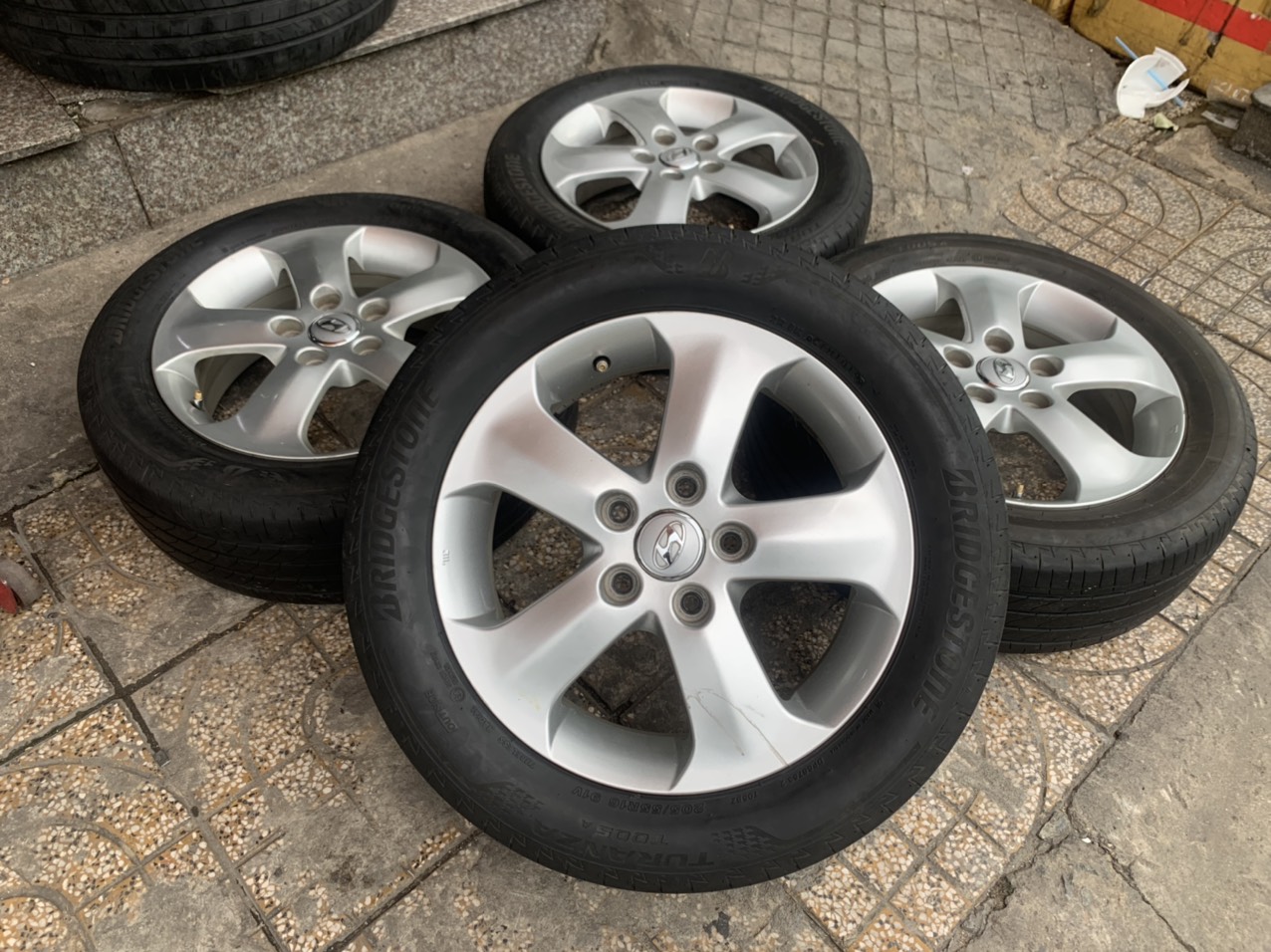 Mâm Lazang Hyundai Avante 16 inch 205/55R16