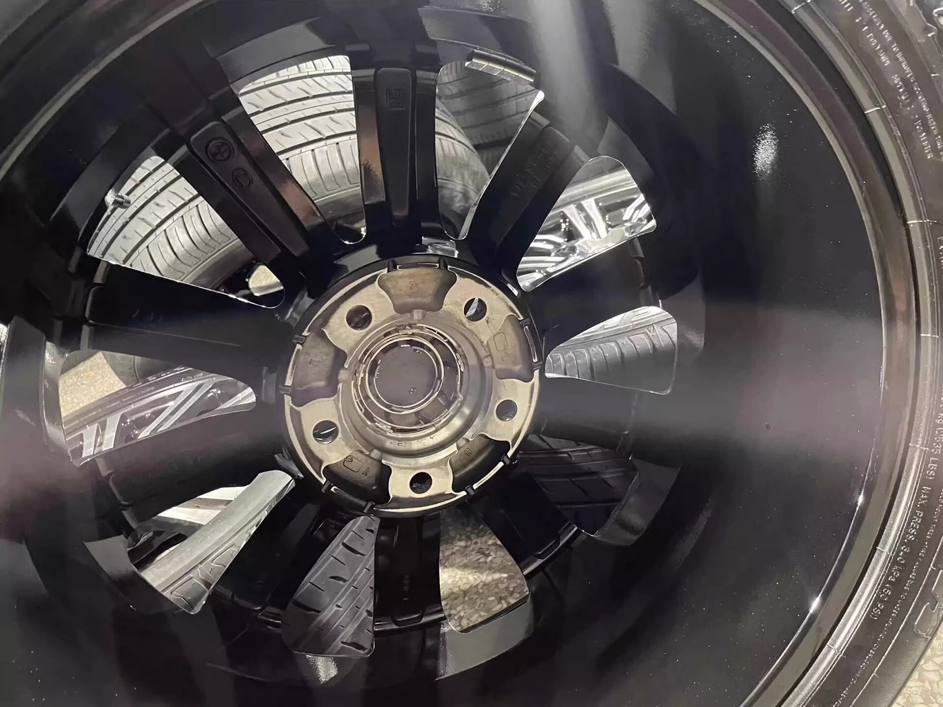 Mâm Lazang Lexus LX570 2022 21 inch lắp lốp 275/50R21