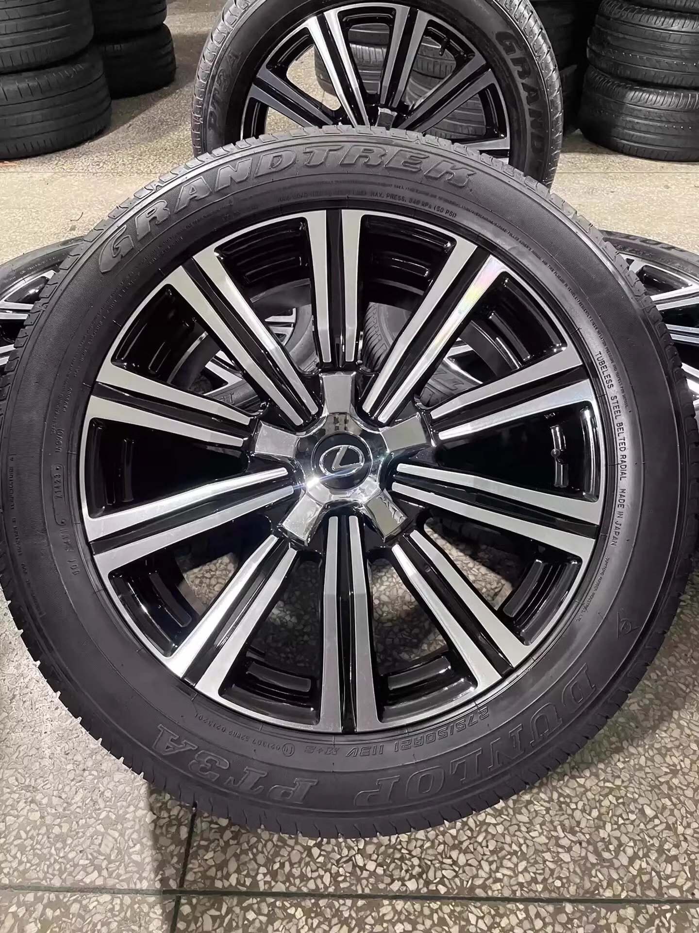 Mâm Lazang Lexus LX570 2022 21 inch lắp lốp 275/50R21