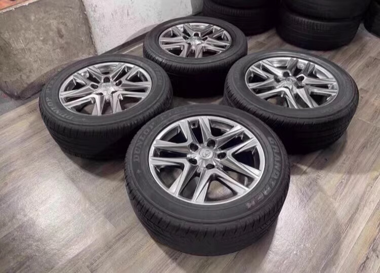 Mâm Lazang Lexus LX570 V8 2012 20 inch lắp lốp 285/50R20