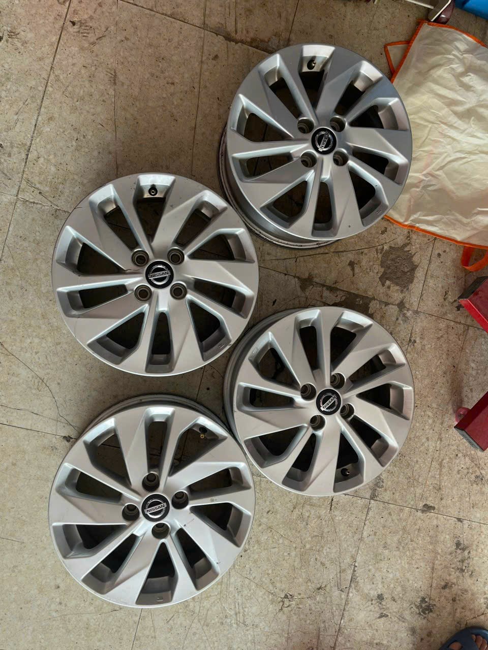 Mâm lazang Nissan Almera 15 inch zin tháo xe