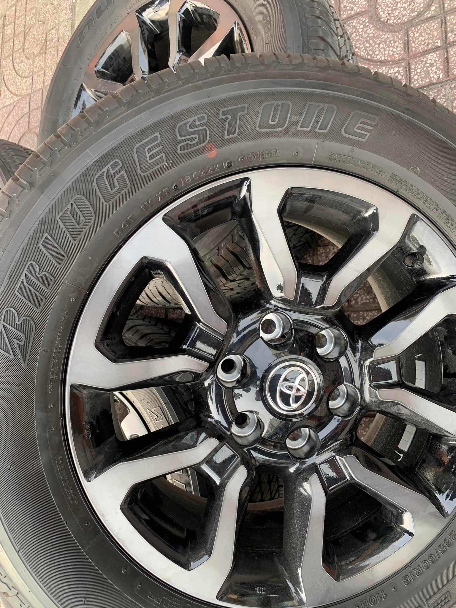 Mâm Lazang Vành Toyota Hilux 2020 18 inch lắp lốp 265/60R18