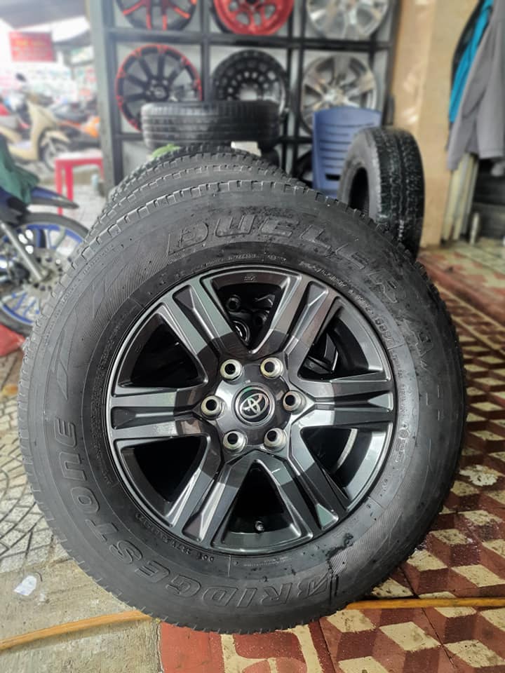 Lazang mâm vành Toyota Hilux 2021 17 inch lắp lốp 265/65R17