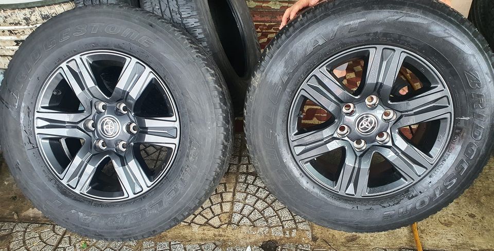 Lazang mâm vành Toyota Hilux 2021 17 inch lắp lốp 265/65R17