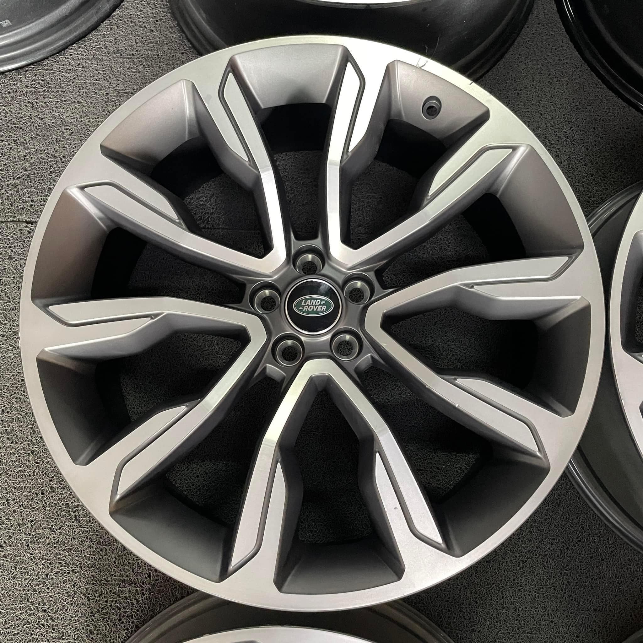 Mâm Lazang Vành Land Rover Velar 22 inch nguyên zin theo xe