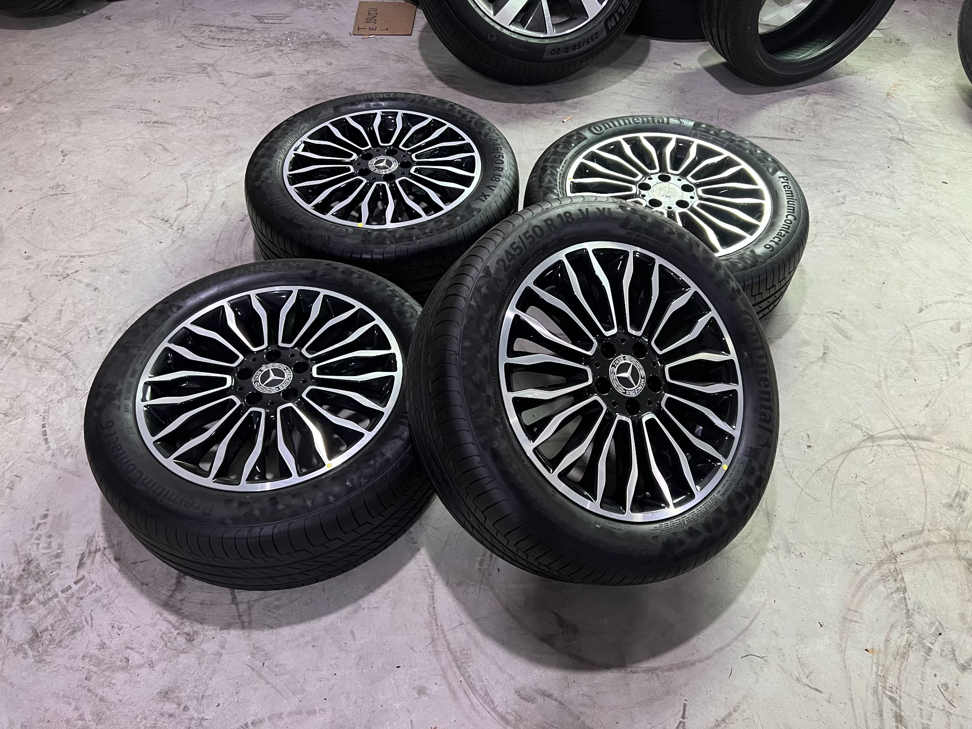 Mâm Mercedes V260 18 inch đúc trọng lực - ảnh 2