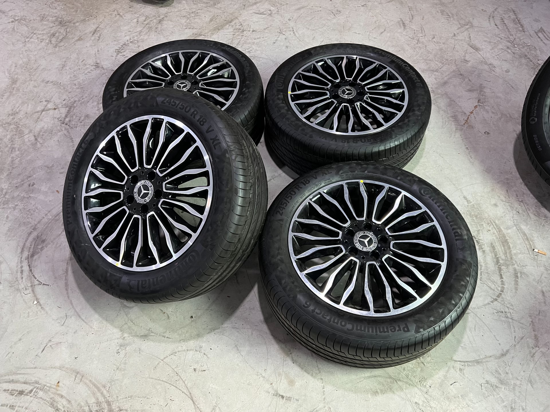 Mâm Mercedes V260 18 inch đúc trọng lực - ảnh 3