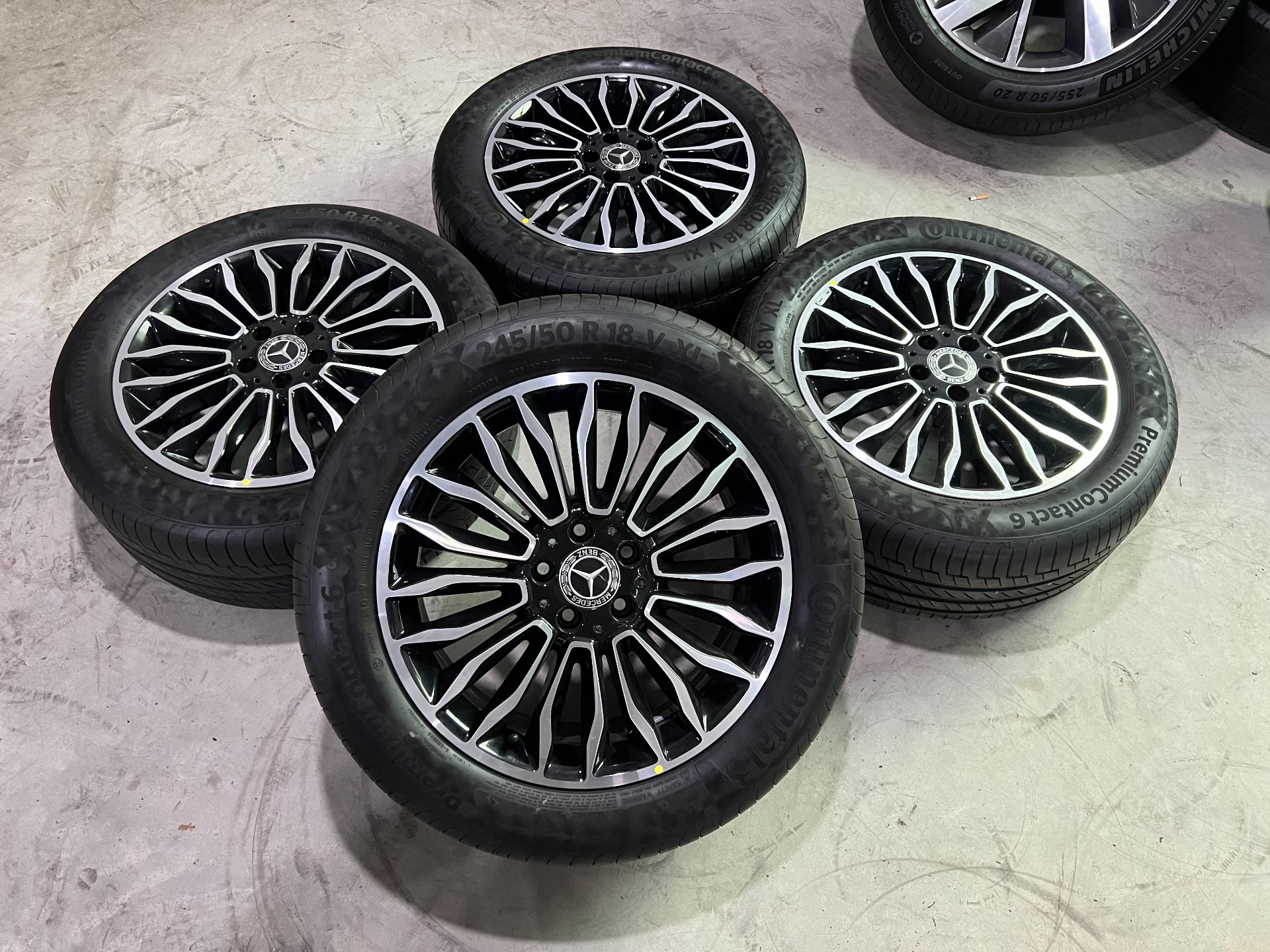 Mâm Mercedes V260 18 inch đúc trọng lực - ảnh 1