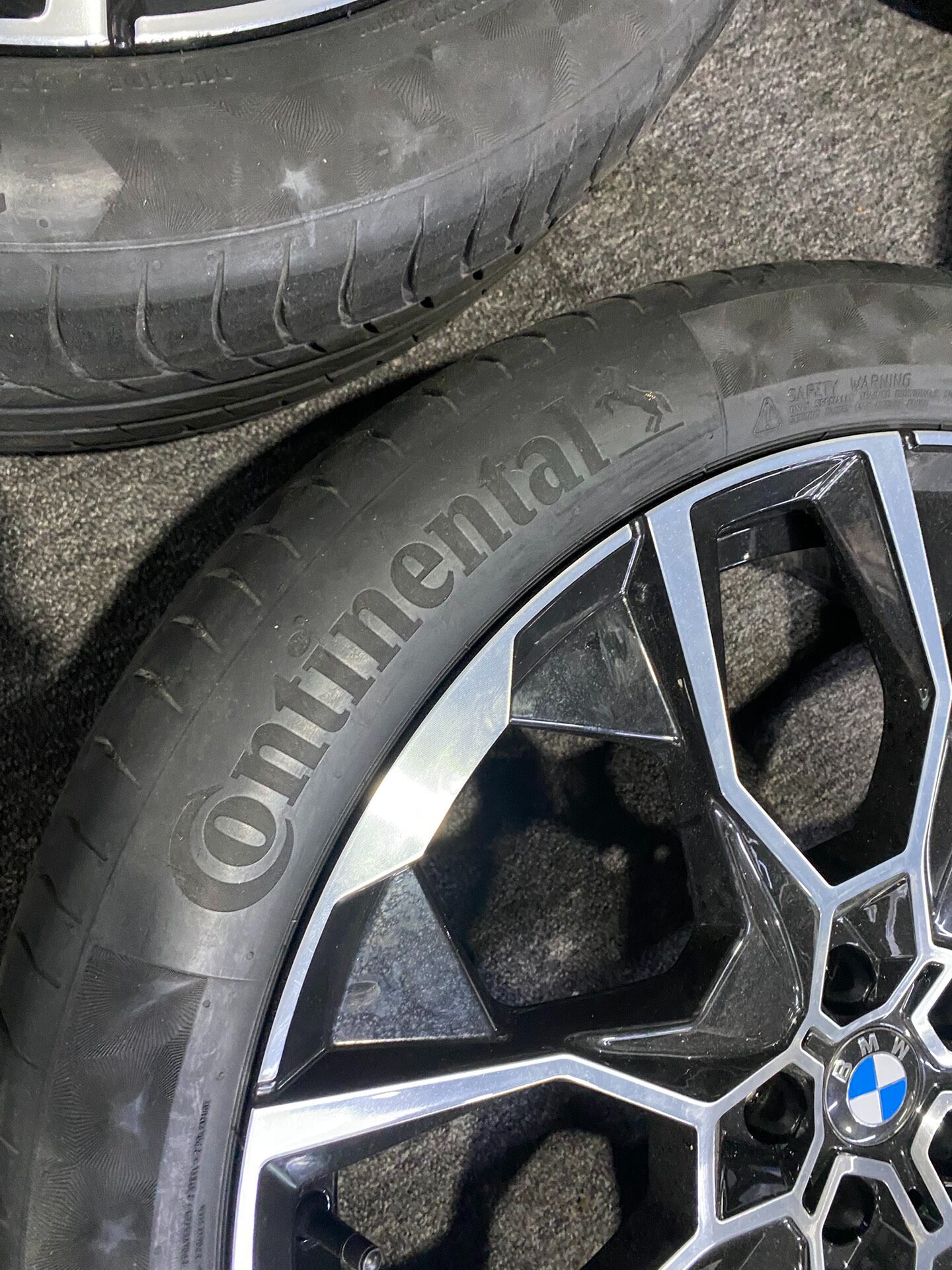 Mâm tháo xe BMW X7 22 inch rèn (10.5J ET43) kèm lốp Continental ContiPremiumContact - ảnh 2