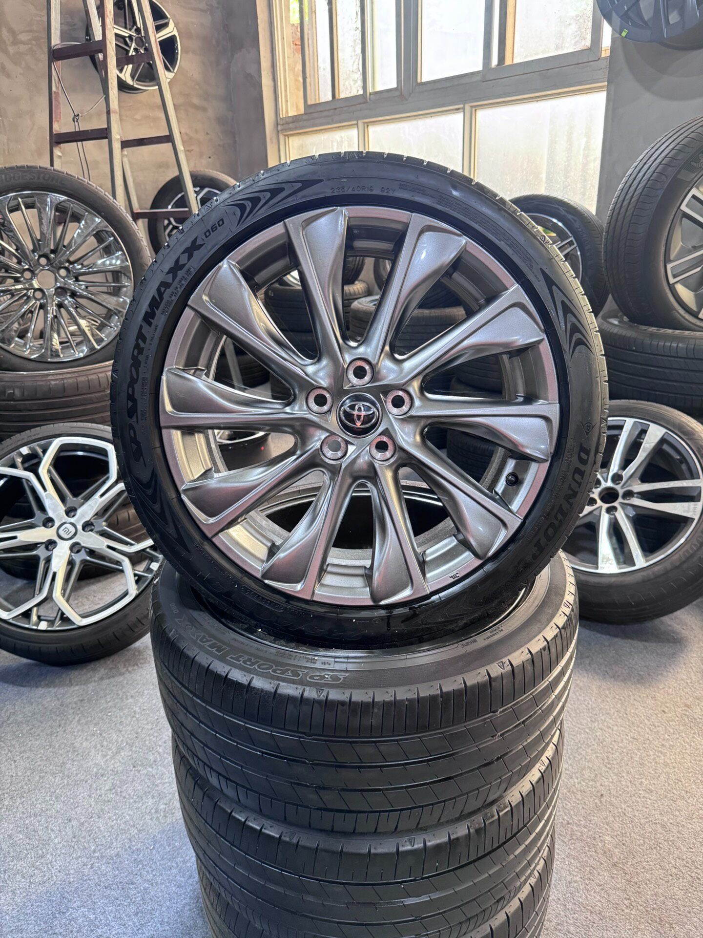 Mâm 19 inch Toyota Camry/Avalon đúc trọng lực kèm lốp 235/40R19 - ảnh 1