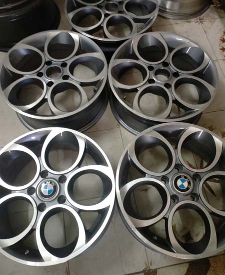 Mâm BMW lắp lốp 245/45R17 theo xe 5 cái