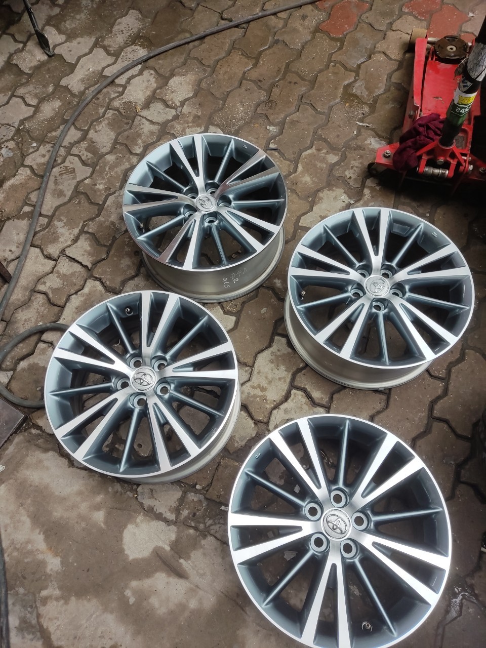 Lốp Kumho Cho Xe Khách: Đánh Giá Chi Tiết, Bảng Giá & Hướng Dẫn Chọn Mua Chính Hãng