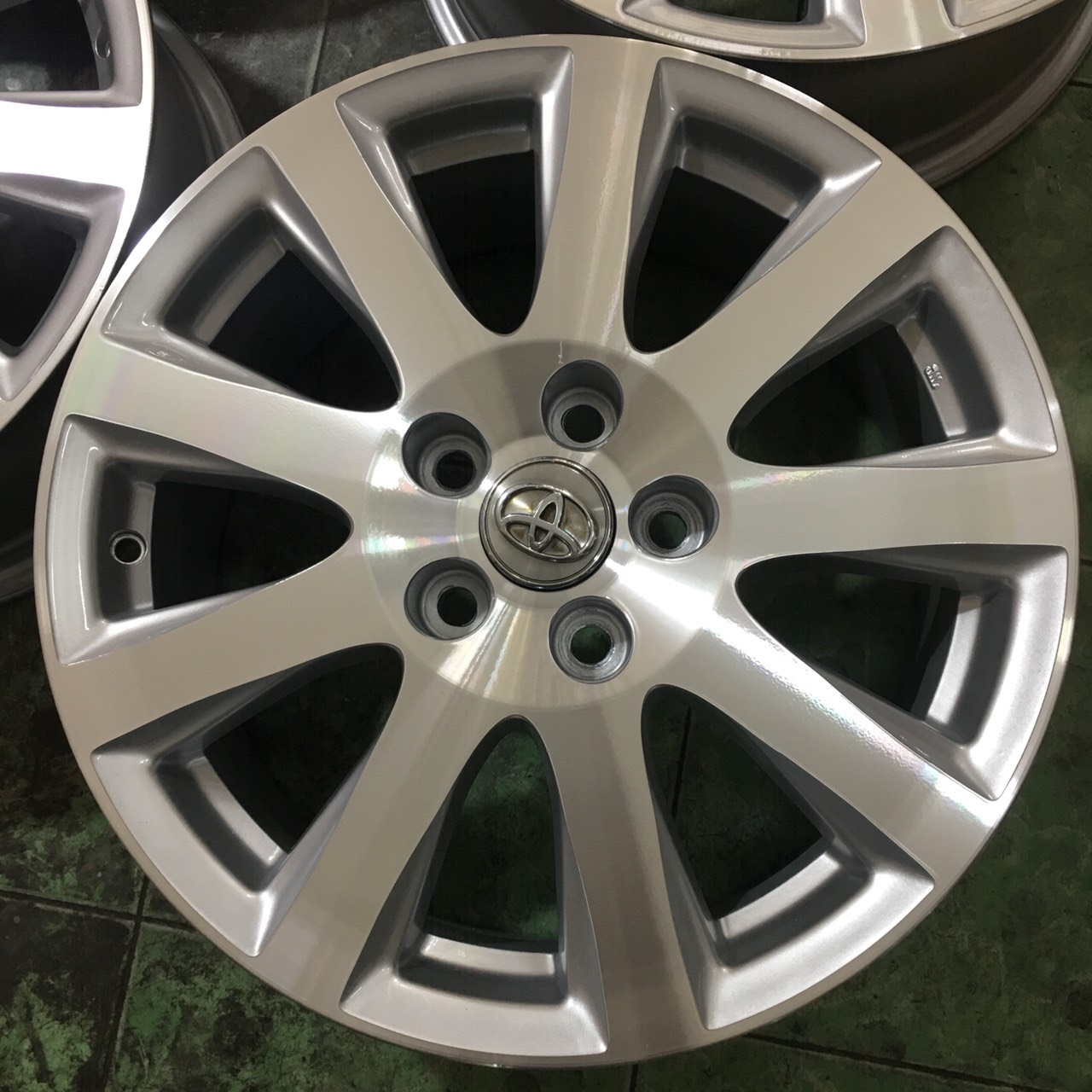 Mâm Lazang Vành Toyota Camry 3.5Q 17 inch lắp lốp 215/55R17