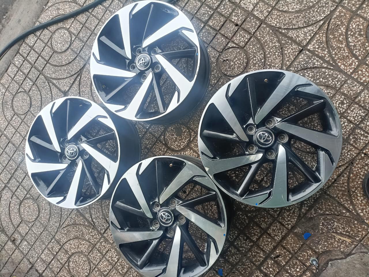 Bộ Mâm Lazang Toyota Rush  17 inch lắp lốp 215/60R17