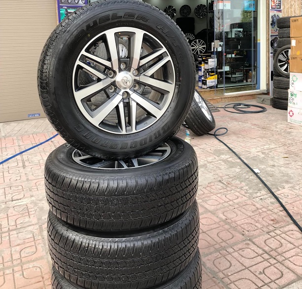 Lazang mâm vành Toyota Fortuner 2016 18 inch lắp lốp 265/60R18