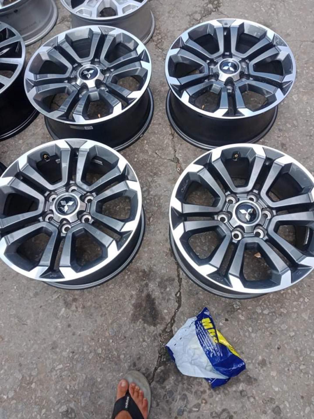 Mâm Lazang Mitsubishi Triton 18 inch lắp lốp 265/60R18 Mâm Lazang Mitsubishi Triton 18 inch lắp lốp 265/60R18