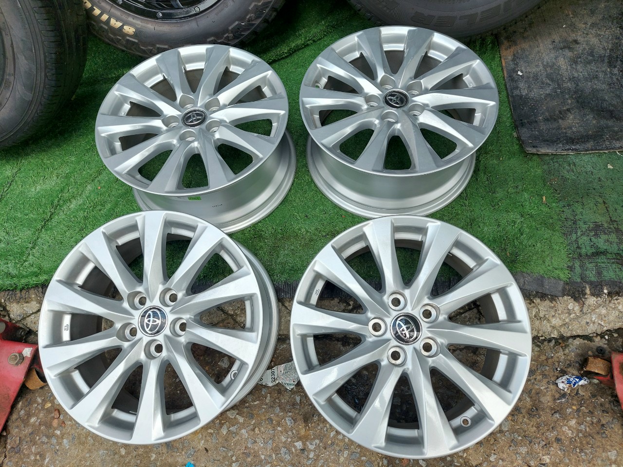 Mâm Lazang Vành Toyota Camry 17 inch lắp lốp 215/55R17 mới cong